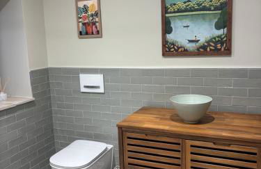 Courtyard House- Luxury Holiday House with floodlit Tennis court - Foto 43