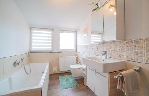 Köstlbach Apart I Ferienwohnung bis 3 & 6 Personen I Nürnberg I Neumarkt I Messe I Natur I Küche I Parken I Waschmaschine I Garten - Foto 16