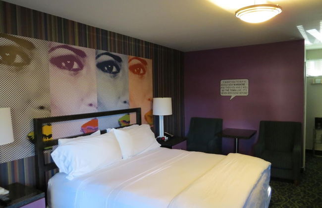 7 Springs Inn & Suites - Photo 8