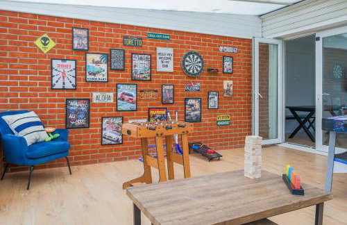 Modern Home with Games Room, Watford - Foto 8