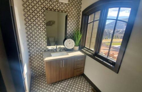 Spectacular Mountain views Year round - Photo 21