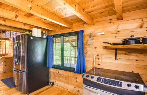 Bellevue Log Cabin with Gas Grill and Creek Access - Foto 10