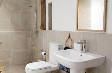 Beautiful 2 bed cottage with swimming pool - Foto 24