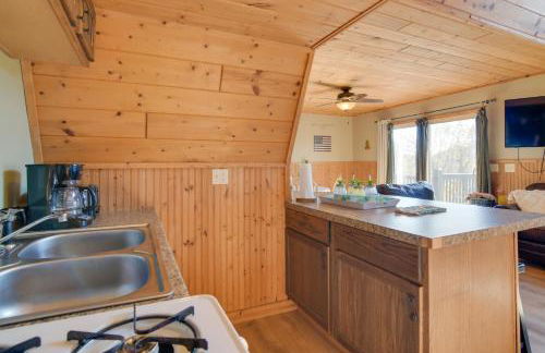 8 Mi to Dogwood Canyon Cozy Cabin with Deck - Foto 10