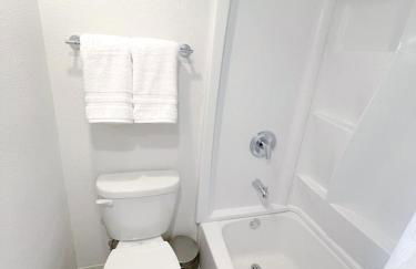 Sleepover Downtown Cincinnati 1BD 1BA Apartments - Photo 18