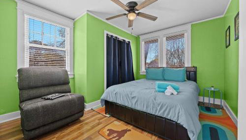 Cozy & Creative Top Unit in Lou's Arts District - Foto 2