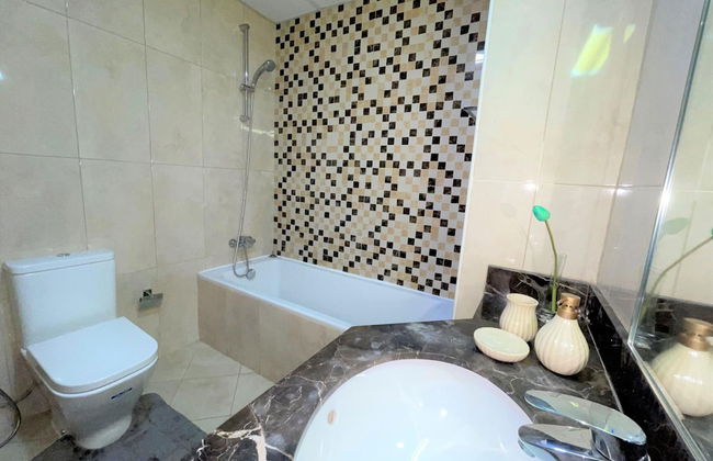 Elite LUX Holiday Homes - Spacious 2BR With Direct Metro Access in Al Furjan Dubai - Photo 17