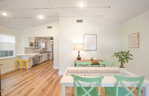 Side-by-Side Houses in Downtown Walk to Lake, Activities & Dining - Foto 23