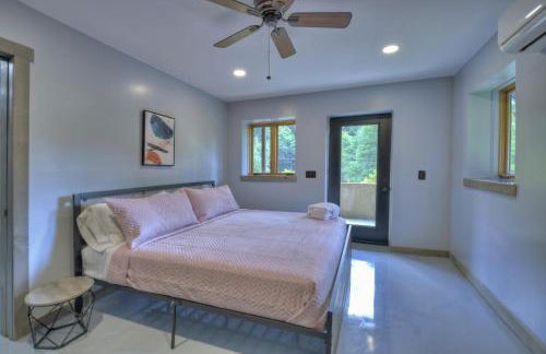 The Chariot - Creek Front with HotTub, Fire Pits, Billiards, EV Charger - Sandalwood Stays - Foto 14