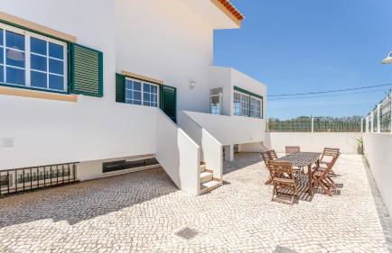 Serene Duplex House With Patio by LovelyStay - Foto 35