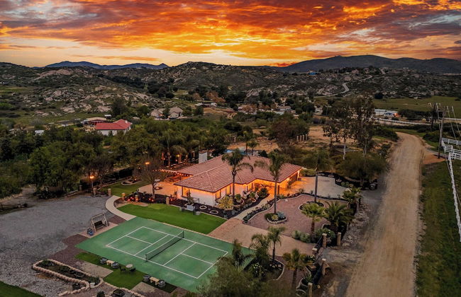 Breathtaking Meadows by Avantstay Temecula Group Retreat Pool, Pickleball, Firepit, Hot Tub - Foto 1