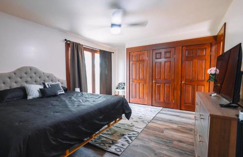 Downtown Escape Great for large families & groups - Foto 8