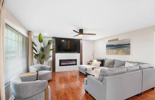 The Sleepy Tiki - game room, tiki lounge, firepit - Foto 1