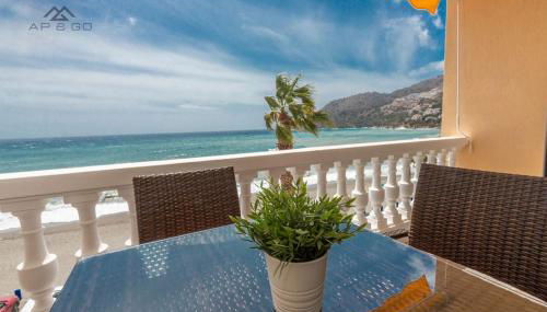 Castillo Beachfront SeaViews - Photo 2