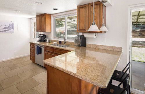 Family Retreat! By Denver + Hot Tub, Sleeps 10! - Foto 11