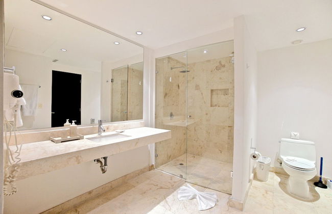 The Elements Oceanfront & Beachside Condo Hotel - Foto 55