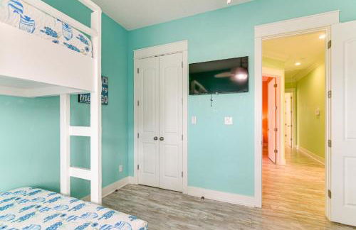 Steps to Shore! Just Beachy Home with Deck and Views - Foto 22