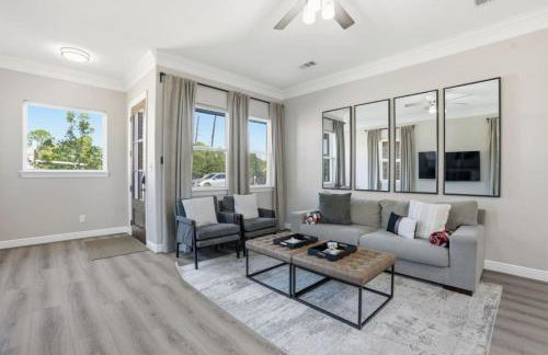 O30A Single-Story 2BR Townhome w King Beds, Workspace, Yard - Foto 5