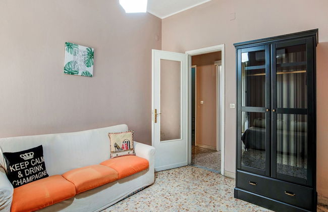 City Apartment w/ Balcony - Foto 12