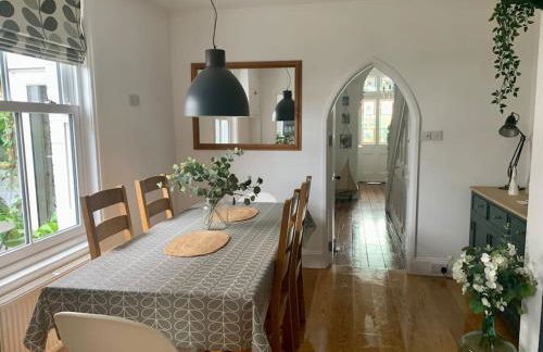 A unique and spacious river front property - Foto 25