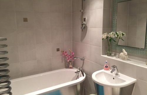 Stunning Spacious City Apartment with free parking - Foto 22