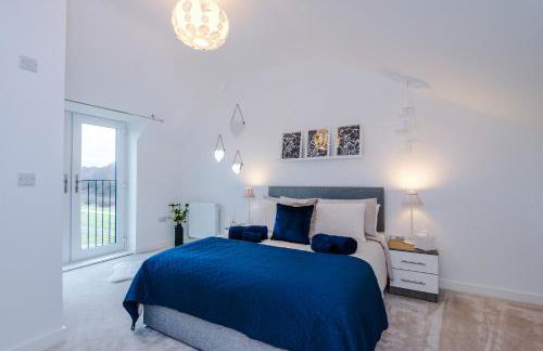 Stunning 3 Story Home, 3 x King Size Beds, Pool Table, Free Parking x2, Ping Pong - Foto 2