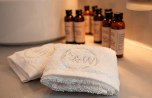 G & W Suites - Photo 45