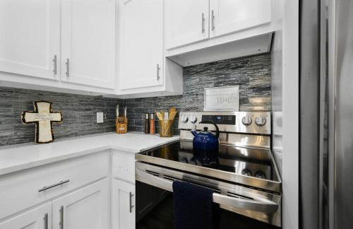 Diamond Cabin w/ jet shower & secluded back deck! - Foto 65