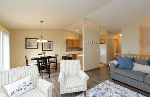 Updated Twin Home near Sanford Medical Center - Foto 1