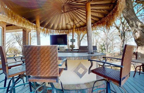 Lakefront Estate Stunning Views, Deck, Bar and Dock - Foto 32