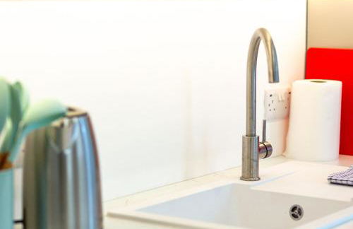 Bright & Airy 2BD - 10 mins walk to Chelt Centre! - Photo 6