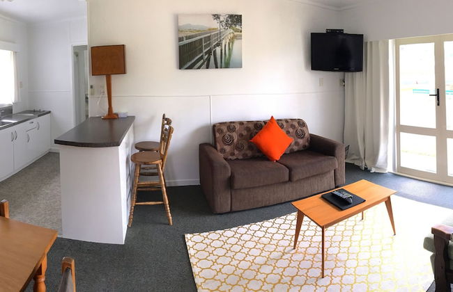 Raglan Palm Beach Motel - Photo 19