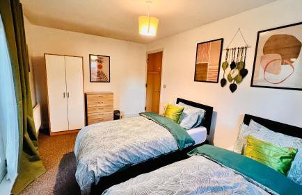 Birmingham City Centre Apartment with Parking - Photo 15
