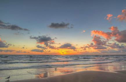 Charming 1BR Waterfront Retreat with Private Patio - Foto 25