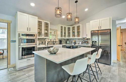 Modern Moncks Corner Home with Fenced Backyard! - Foto 6