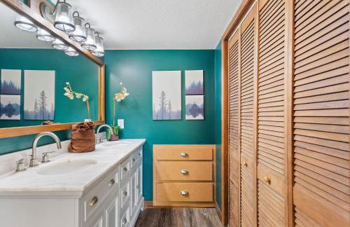 Serene Lakeside Retreat- 3 Bdr Romantic Getaway - Foto 16