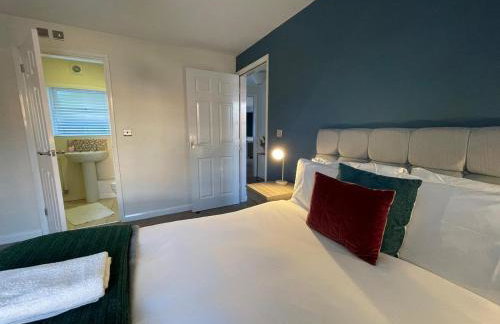 Large Apartments next to East Midlands Airport with Free Gated Parking! - Photo 43