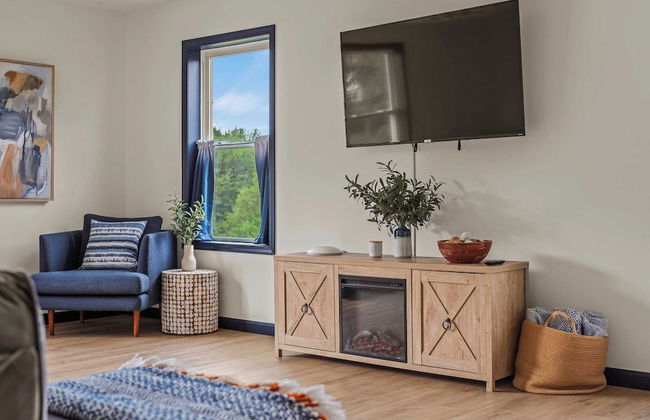 For Lake Sake by Avantstay Lakefront + Hot Tub + View - Photo 10