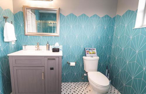 Golfers Paradise 4-hole PUTT-PUTT, Mega Chess with huge backyard, hammock - Photo 27