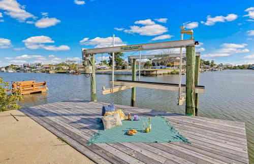 5 Bed3bath waterfront pool home with full gym, office, and heated pool! - Foto 43