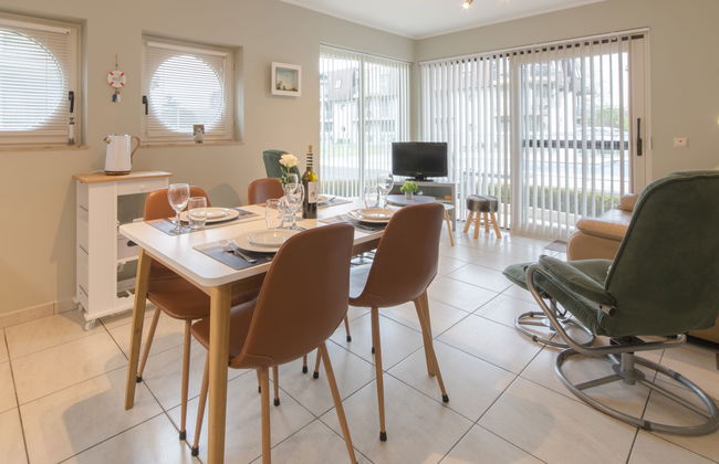 2 bedroom Apartment in Bredene with swimming pool and garden - Photo 1