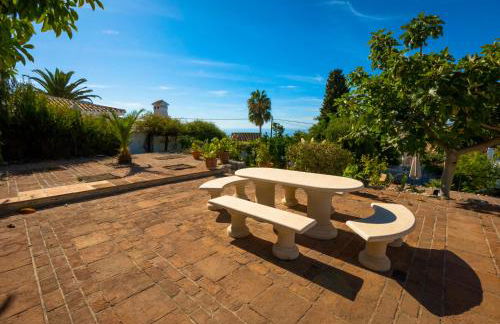 Private Heated Pool, Jacuzzi & 1225m2 garden in Villa Cipreses - Photo 59