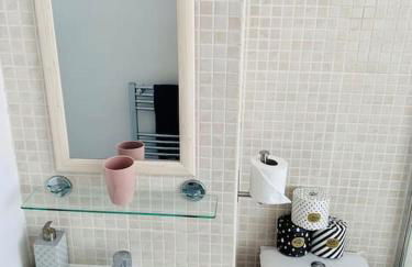 Aylesbury Apartment for Contractors and Holidays - FREE Parking for cars and vans - Foto 20