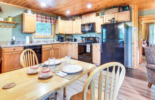 Fox Den with Hot Tub! 22 Mi to Cataloochee Skiing - Foto 7