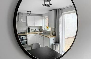 Farnham - 2 Bed House - Parking - Photo 7