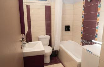 Mary's Downtown Home - a stroll away from Mount Vermio - Photo 4