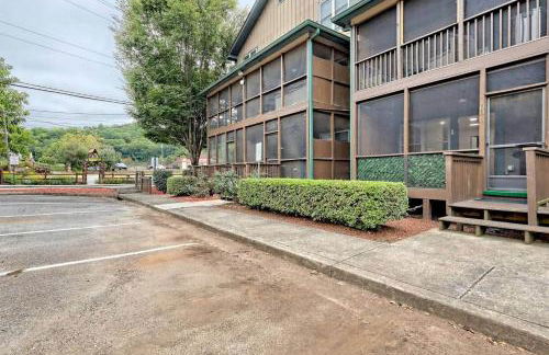 Charming Downtown Helen Getaway - Foto 21