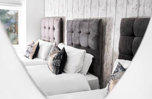 Stylish Five Bedroom House - Parking - Terrace - Fast Wi-Fi 974P - Foto 20