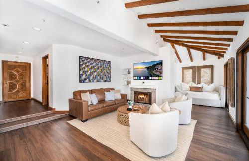 10-Star Property! Premium Ocean Views, Immaculate Corner Condo with Fireplace, New Golf Cart - Foto 10