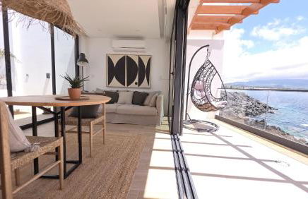 Oasis House - Photo 1